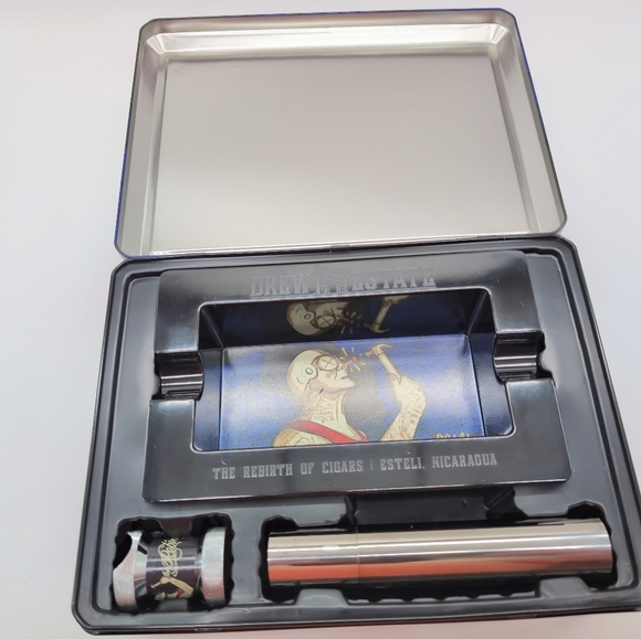 Drew Estates DE4L Blockhead Cigar Tool Kit Ashtray, Metal Stand And Metal Case - Picture 4 of 7